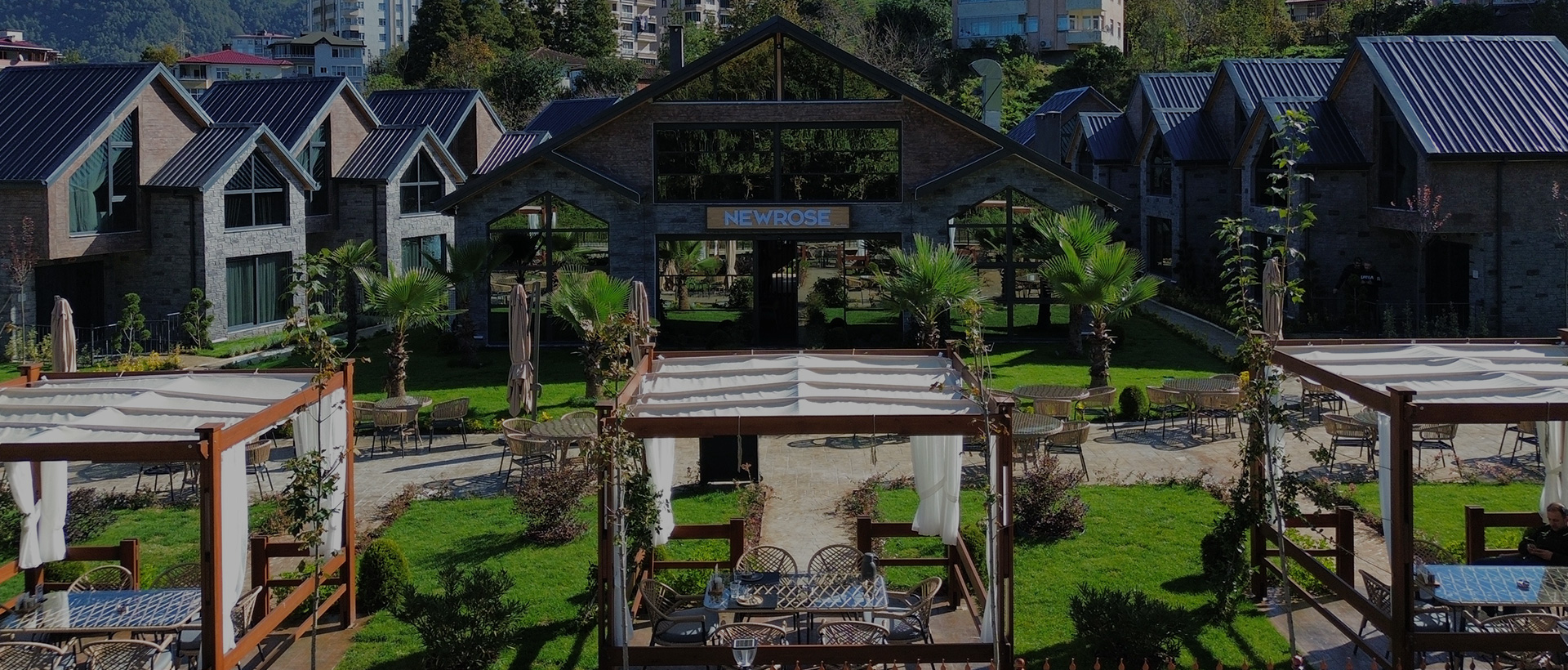 Artvin Kemalpaşa Otelleri arasında doğayla iç içe huzurlu bir tatil sunan, Artvin Hopa otelleri ve jakuzili bungalov konforuyla öne çıkan bir tesis.